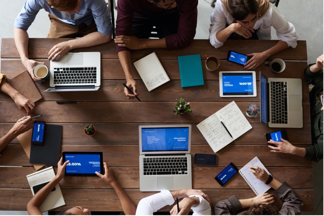 A modern work team using multiple devices, all of which rely on Microsoft Managed Desktop to stay productive and secure.
